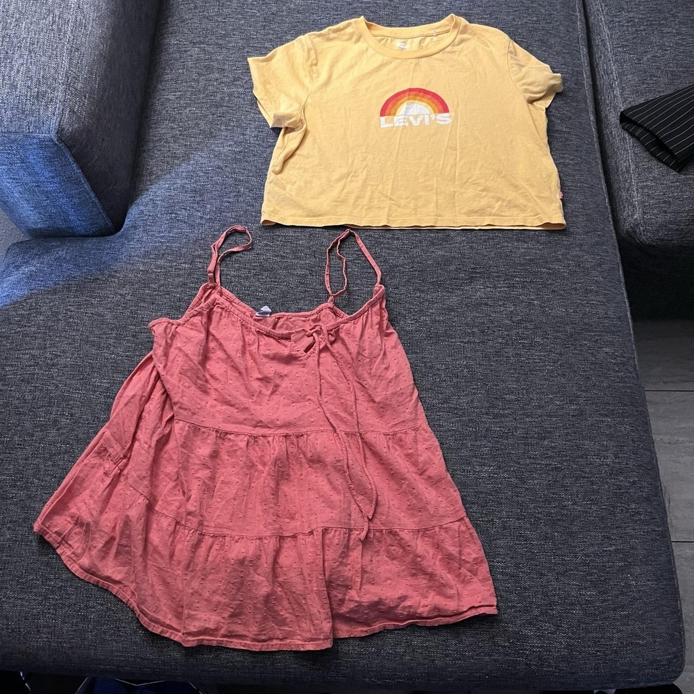 Womens Tops Lot Medium 2pc Levi's Old Navy Rainbow Tee Cami Shirts Summer